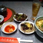 Chigusa - テールスープ定食一日6時間ほど煮込むと云う
                        
                        “テール”は柔らかく抜群の旨味です。