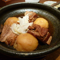 ダイナミックキッチン＆バー 響  新宿サザンタワー店 - じゃがいもと角煮