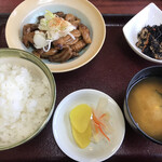 まつい食堂 - 『ばぁちゃん秘伝のもつ炒め定食』900円