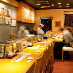 Sushi Maru - １階カウンター席で職人技をライブで愉しむ！
