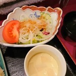 ほうりん - サラダと茶碗蒸しのアップ。