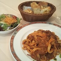 エリオ・ロカンダ・イタリアーナ - パンも大量に盛付け