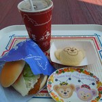 ケープコッド・クックオフ - （2012/9月）「アップルカスタードケーキ　スーベニアプレート付き」とコッドフィッシュバーガーとアイスコーヒーＬ