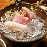 ろっこん - お造り（ランチなのにちゃんと氷の上に載っています）