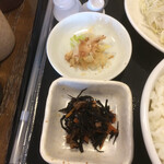 わ楽 - ひじきの煮物、白菜の漬物