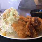 わ楽 - チキンカツ  横から