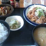 お食事処 白川 - ホルモン定食（650円）