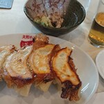 蓬来軒 - 餃子がデカい