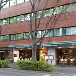 カフェ ミケランジェロ - カフェのガラス戸は全開