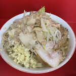 ラーメン二郎 - 豚ちゃん、今日のは迫力あるぞ❣️
