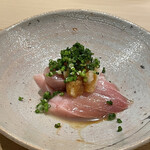 Sushi Yamasaki - ヨコワマグロの腹身　長崎産　辛味大根
                        マグロの程よい脂と辛味大根の辛さが絶妙です⭐️⭐️⭐️⭐️
                        