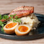 Yakitori Andonabe Sumitoma - 厚切りベーコンと燻製半熟卵のポテトサラダ
