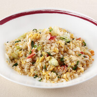 たらば蟹肉とレタス入りチャーハン