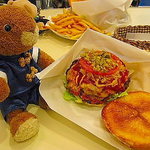 バーガーボーイカフェ - 上バンズが乗らずに出てきます　より中身が判って美味しそうです