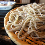 蕎亭 はる - 透明感を持って輝く麺の、もりそば