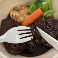 セ シュエット - プラスチックですが、ちゃんとナイフとフォークも
                    付いて来ます！