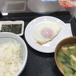 なか卯 - 目玉焼き定食250円