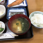 菅旅館 - マツモのみそ汁、ガス釜炊きのご飯も抜群に美味しい。