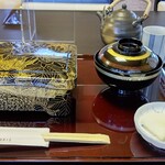 竹江 - 鰻重 竹(上) ¥3,630(税込) 蓋開ける前