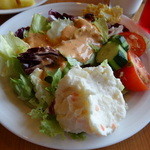 ガーデニア - タップリの生野菜サラダとポテトサラダ