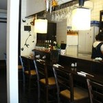 清潔な店内　ＢＧＭのジャズピアノも心地いい