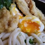 麦衛門 - 半熟玉子、トロトロです。（ちょい、ピンボケ）