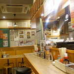 串カツの中村屋 - 清潔感のある店内です