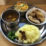 カレーの店 ガン爺 - 4月のランチ、チキンハッサンを小ライスで。