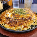 Hiroshima Fuu Okonomiyaki Marokichi - 肉そばです。