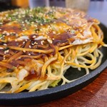 Hiroshima Fuu Okonomiyaki Marokichi - 麺ダブルです。