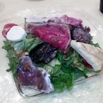 リストランテ ヴォナ フォルトゥーナ - ＜2012年9月＞本日の特製前菜の盛り合わせと、十数種類の自家栽培の無農薬野菜たっぷりのサラダ　バーニャカウダソース