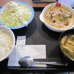 松屋 - オマール海老ソースのチキンフリカッセ定食 並　ポテトサラダセット