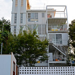 海辺の途中 - 駐車場から見た店舗全景