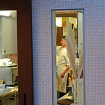 海辺の途中 - 厨房の中のシェフ