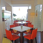 海辺の途中 - 相模湾と水槽が愉しめるテーブル