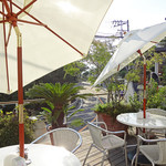 海辺の途中 - テラスの西日（２）