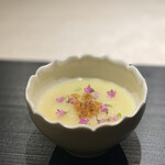 蓮心 - ホワイトアスパラと皮蛋のスープ