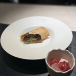 蓮心 - ふきのとうとイノシシの春巻
      グレープフルーツ、クラゲ、山芋の箸休め