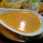 鈴らん - 豆板醬等が溶け込んだ温まるスープ