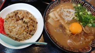 Tokushima Ramen Hiroya - 徳島ラーメン中+肉+生卵·ミニヤキメシ♪