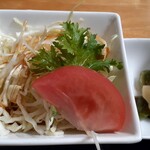 中国四川料理 仁 - 野菜サラダらしきものとちょびっとザーサイ♪