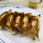 餃子の王将 - クリスピー過ぎなく、かと言ってふにゃふにゃでは無い絶妙な焼き加減！いつもながら唸る(^з^)-☆
