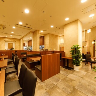 Accommodates up to 60 people ♪ Please spend a relaxing time in our spacious restaurant ♪