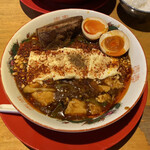 スパイス食堂サワキチ - モッツァレラ麻婆麺　+ルーロ　+半玉