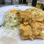 餃子の王将 - からあげはムネ肉なのにどうしてこんなにジューシーなのだ？むしろ、ムネ肉で無いとダメなぐらい美味い！