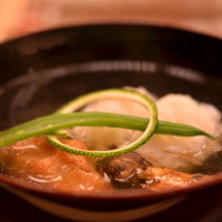 銀座 小十 - 鱧・松茸・蓮根の練り物のお吸い物
