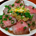 灼味噌らーめん 八堂八 - 週末限定飯 ローストビーフ・オニオンソースうにバター添え 500円、限定10食になります