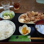 Nozomi Oshokuji Kissa - から揚げ定食にウーロン茶