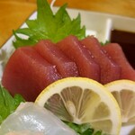 野路菊 - 赤身らしい赤身の美味しさが安心感（まぐろ刺身）