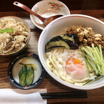 麺 銀三 - 温玉肉味噌うどん　＆　炊き込みごはん